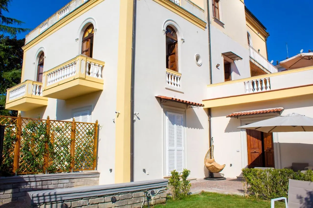 ** Couette-café Relais Villa Montedonzelli Naples Italie